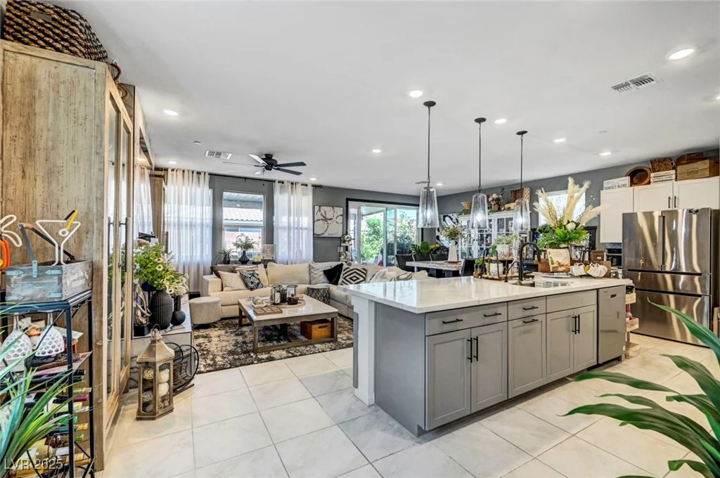 10860 Trail Mark, Las Vegas, NV 89166
