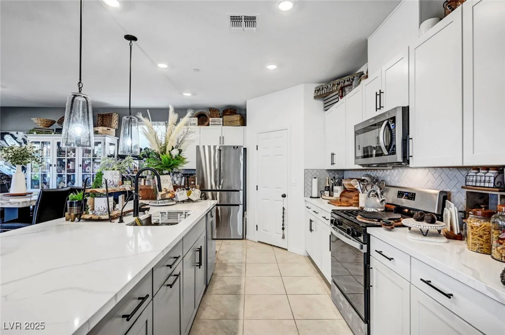 10860 Trail Mark, Las Vegas, NV 89166
