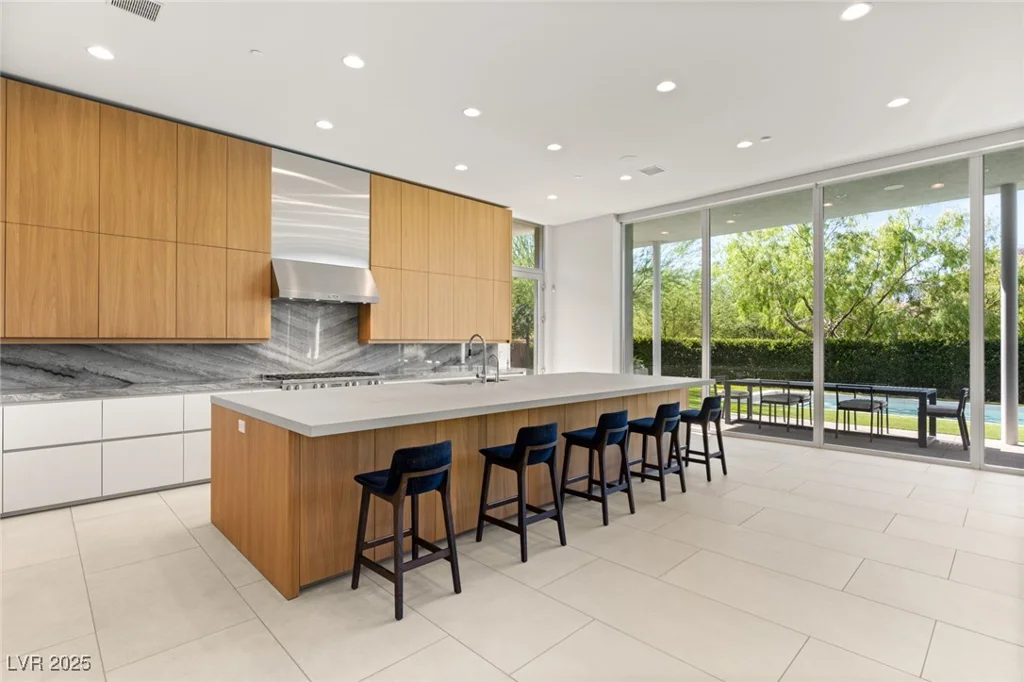 94 Hawk Ridge, Las Vegas, NV 89135