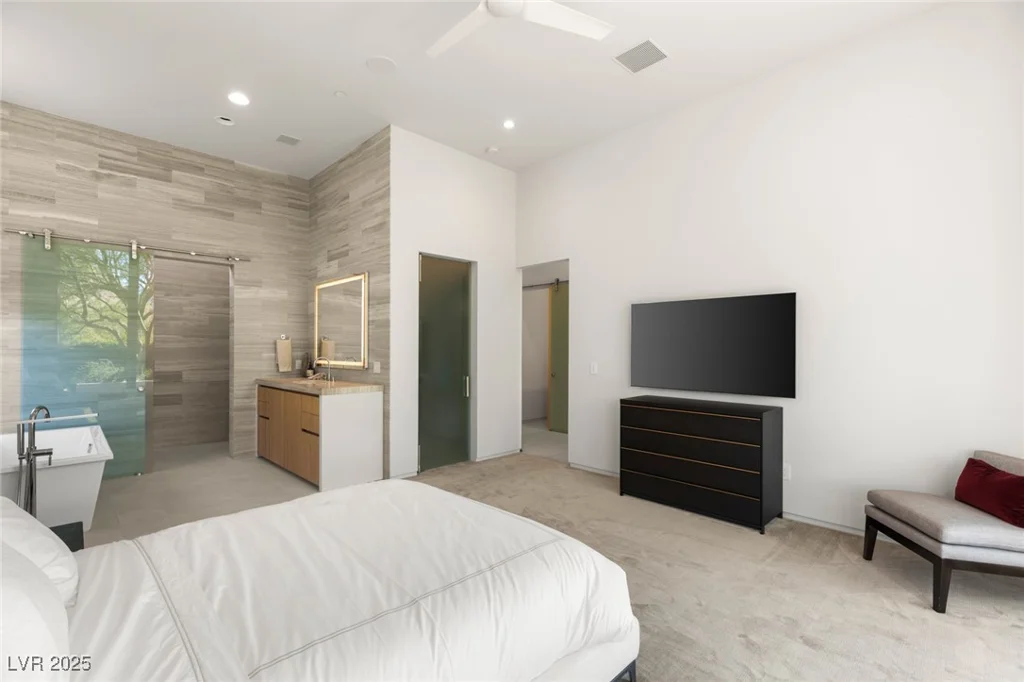 94 Hawk Ridge, Las Vegas, NV 89135