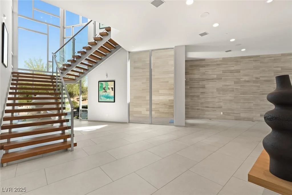 94 Hawk Ridge, Las Vegas, NV 89135
