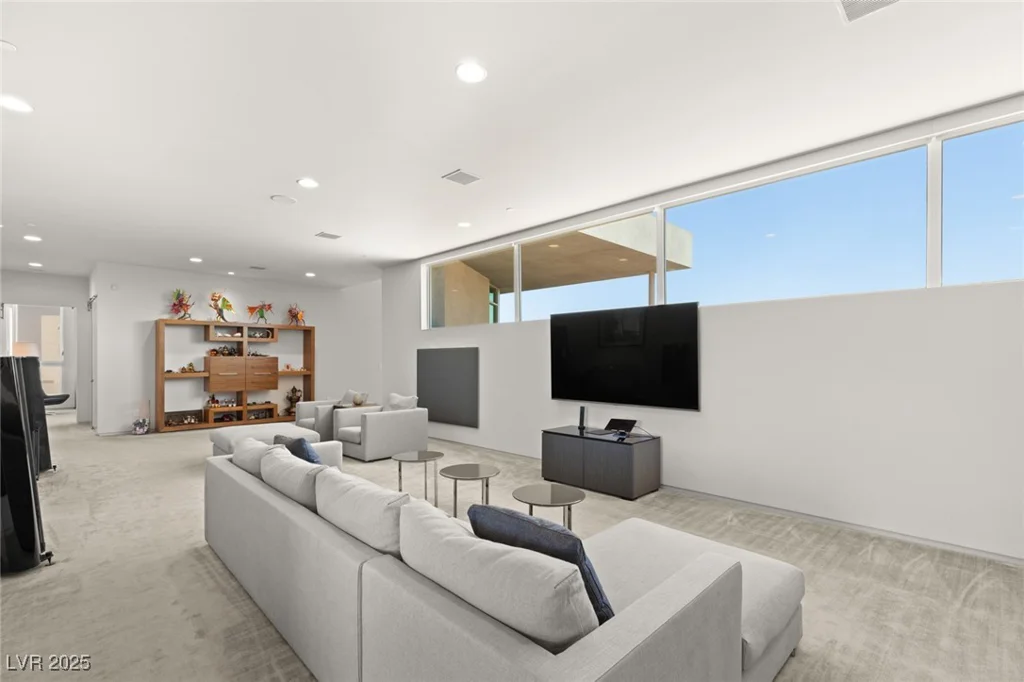94 Hawk Ridge, Las Vegas, NV 89135