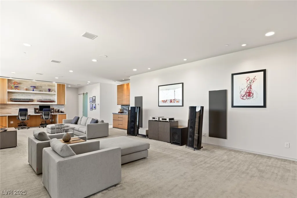 94 Hawk Ridge, Las Vegas, NV 89135