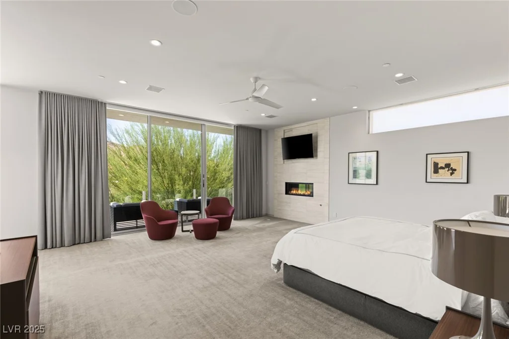 94 Hawk Ridge, Las Vegas, NV 89135