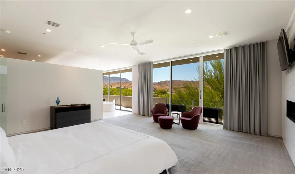 94 Hawk Ridge, Las Vegas, NV 89135