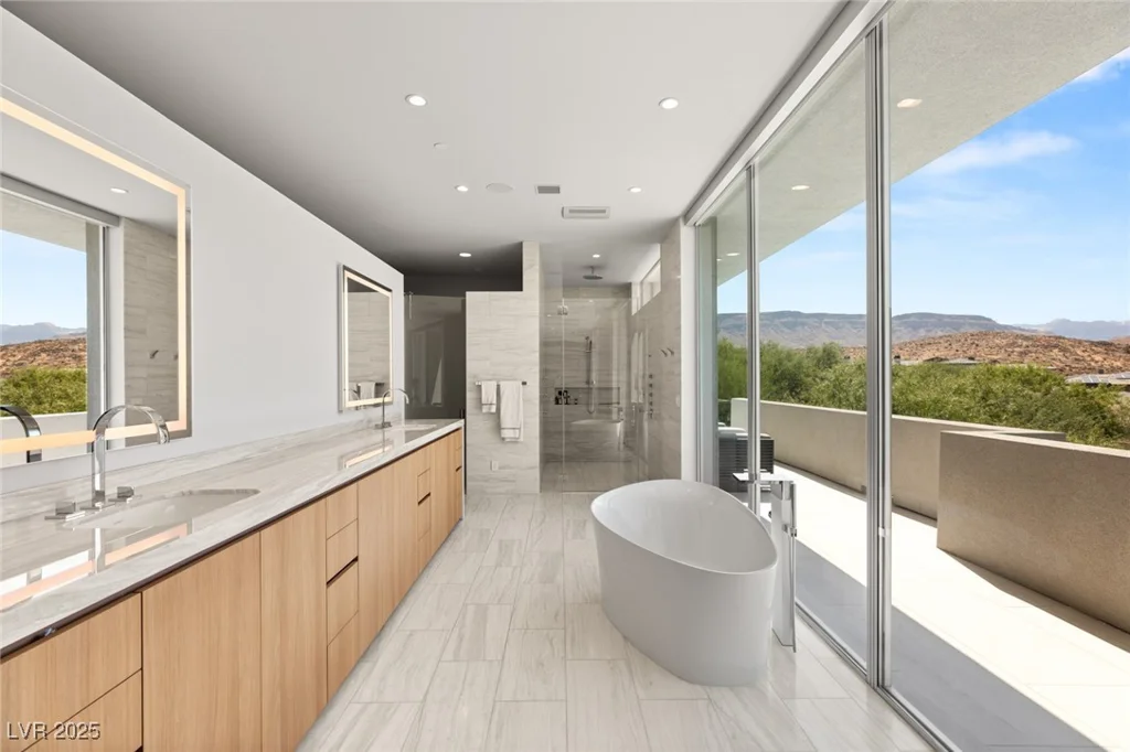 94 Hawk Ridge, Las Vegas, NV 89135