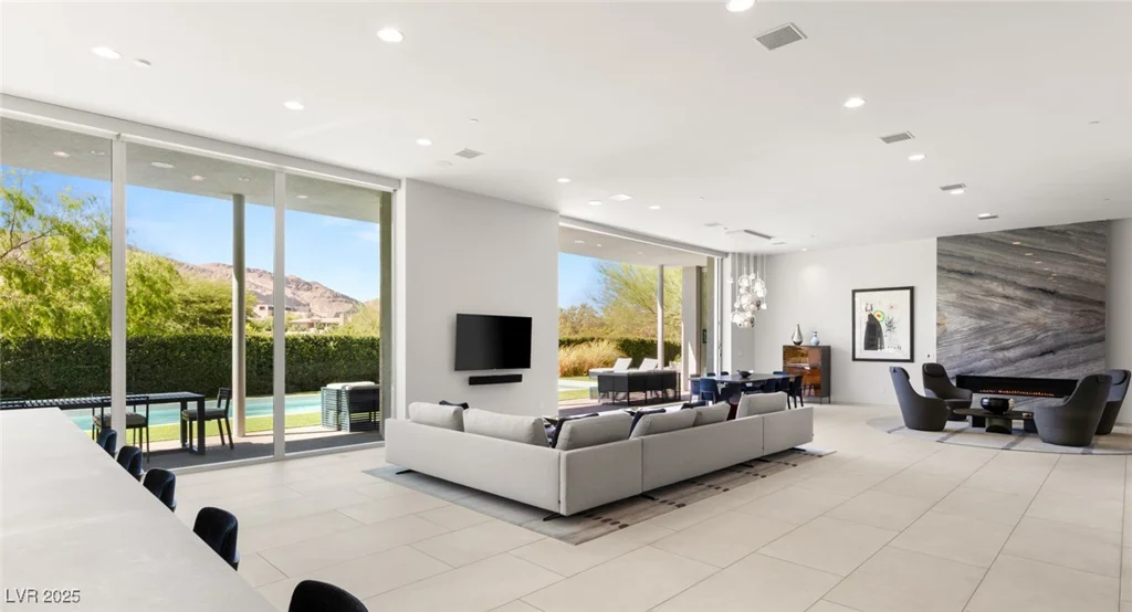 94 Hawk Ridge, Las Vegas, NV 89135