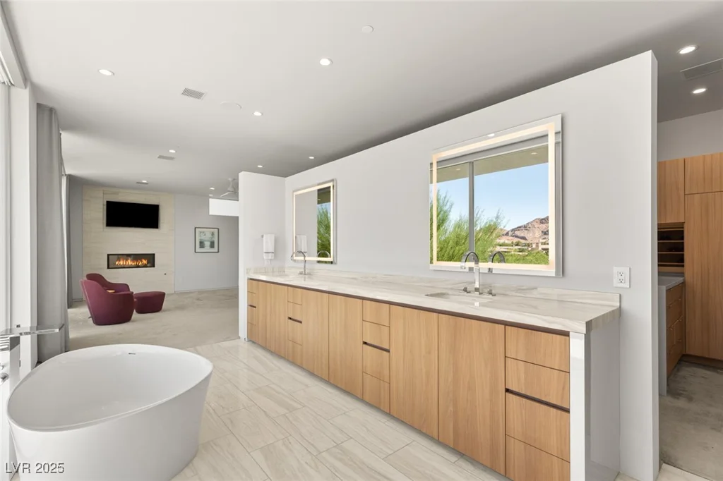 94 Hawk Ridge, Las Vegas, NV 89135