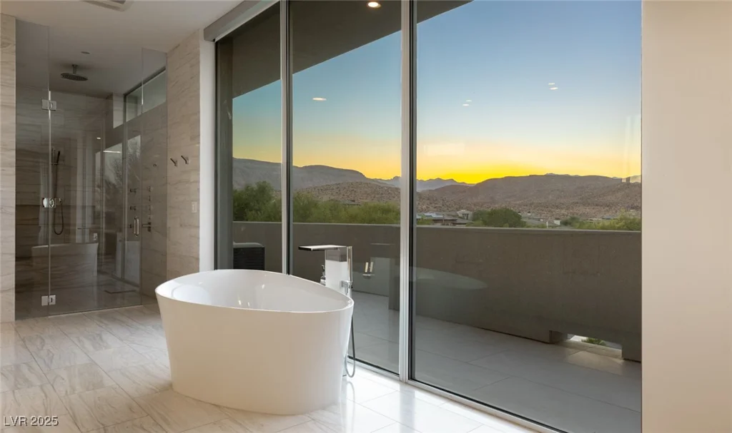 94 Hawk Ridge, Las Vegas, NV 89135