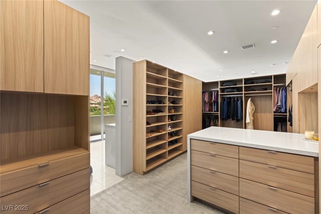 94 Hawk Ridge, Las Vegas, NV 89135