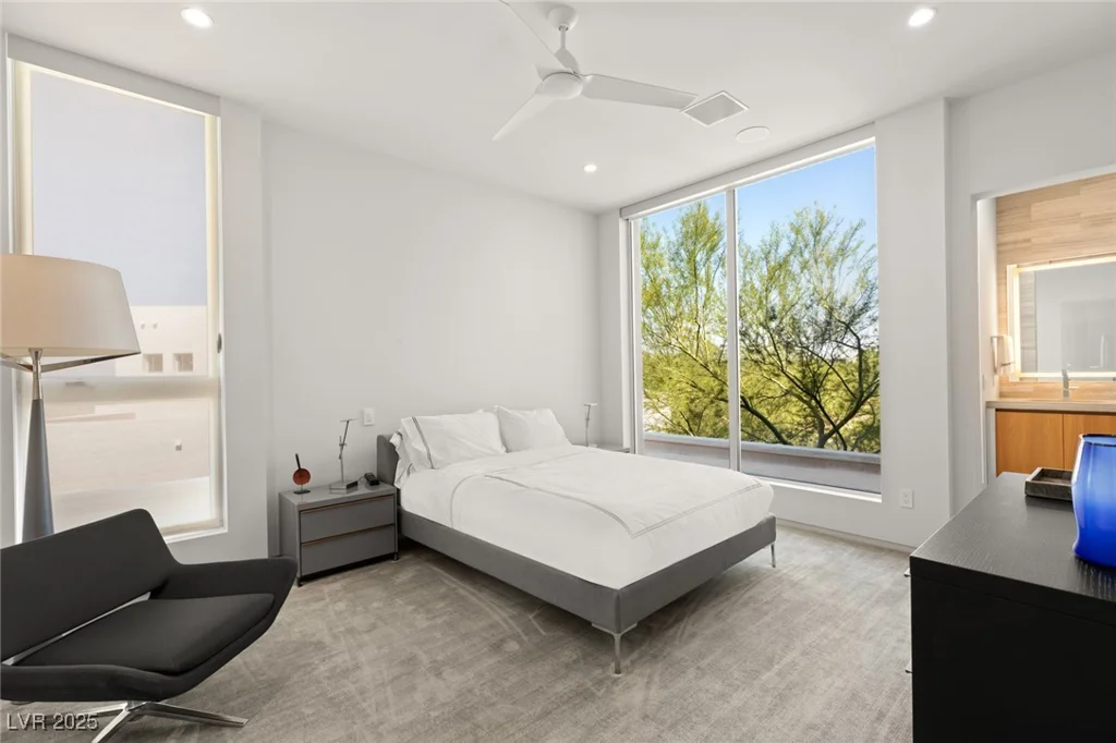 94 Hawk Ridge, Las Vegas, NV 89135