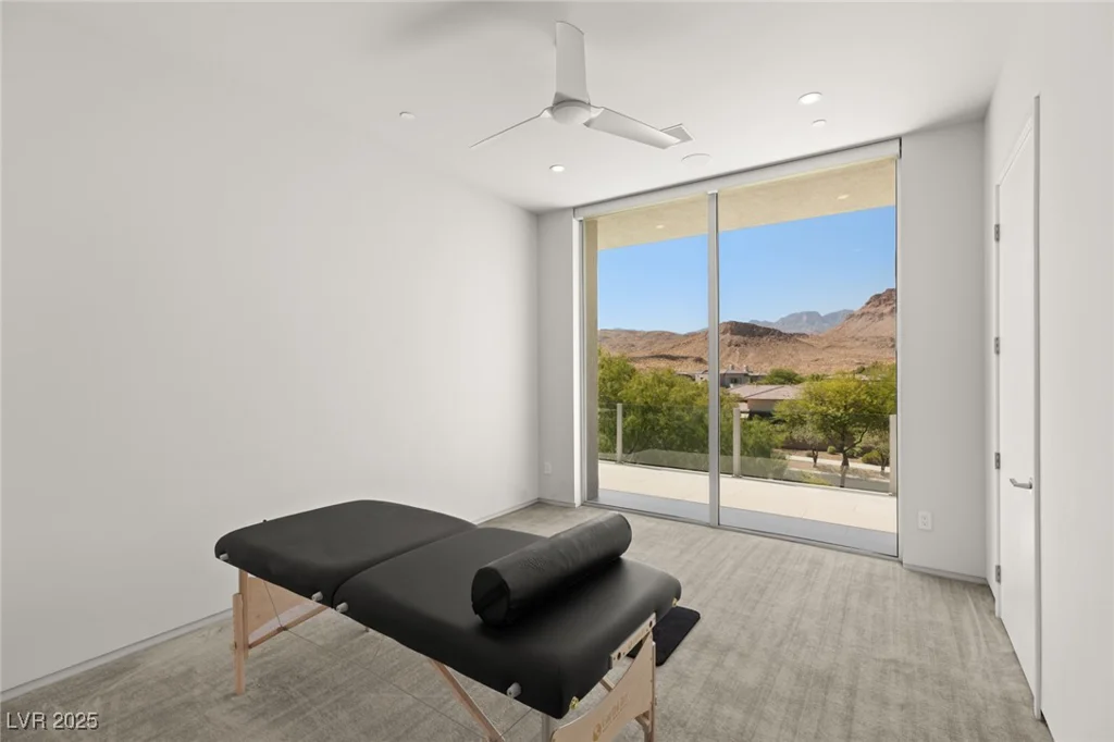 94 Hawk Ridge, Las Vegas, NV 89135