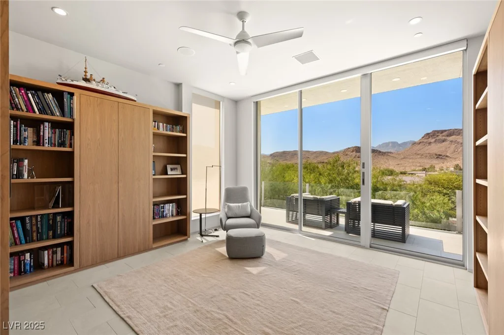 94 Hawk Ridge, Las Vegas, NV 89135