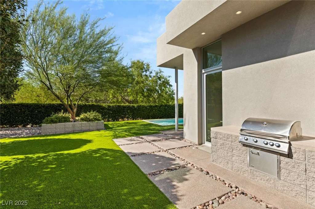 94 Hawk Ridge, Las Vegas, NV 89135