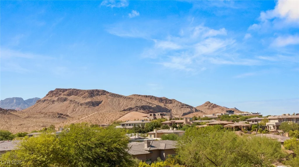94 Hawk Ridge, Las Vegas, NV 89135