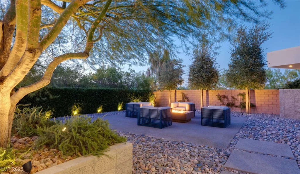 94 Hawk Ridge, Las Vegas, NV 89135