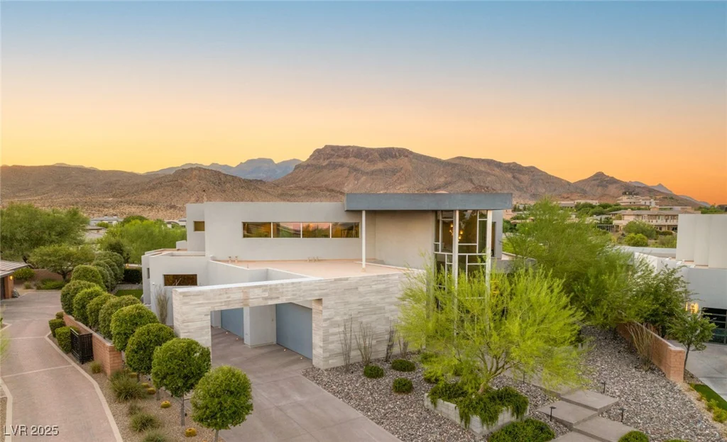 94 Hawk Ridge, Las Vegas, NV 89135