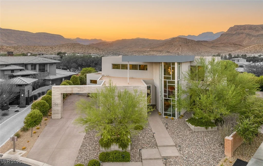 94 Hawk Ridge, Las Vegas, NV 89135