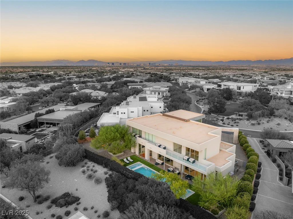 94 Hawk Ridge, Las Vegas, NV 89135