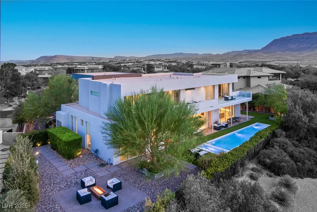 94 Hawk Ridge, Las Vegas, NV 89135