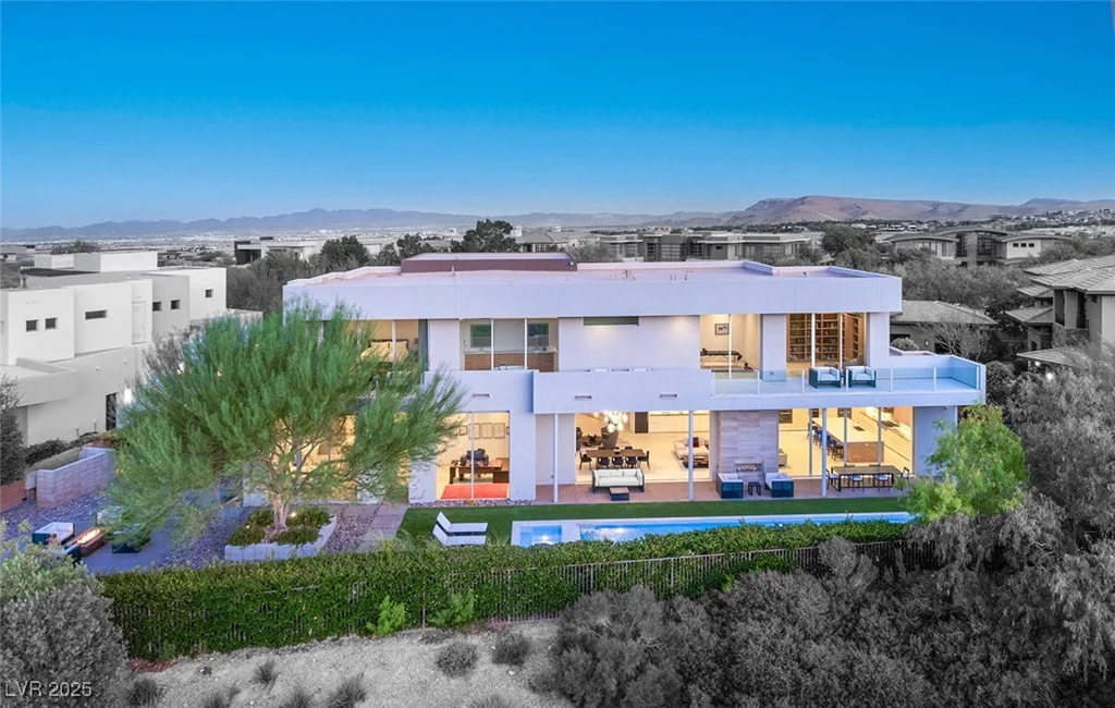 94 Hawk Ridge, Las Vegas, NV 89135
