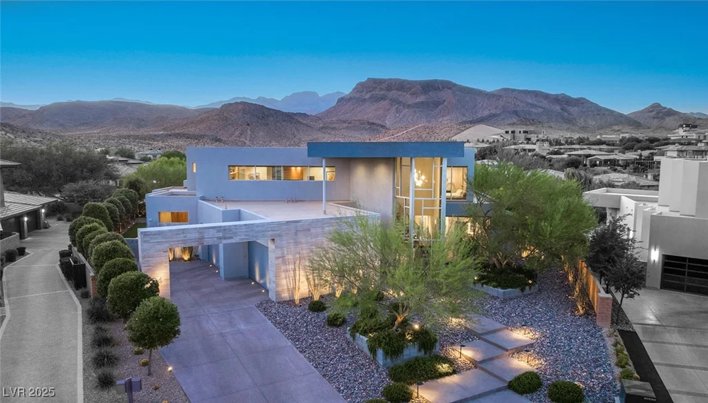 94 Hawk Ridge, Las Vegas, NV 89135