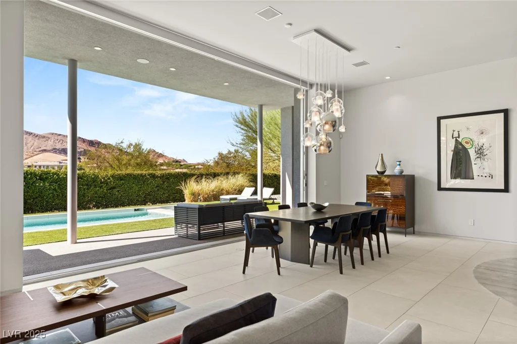 94 Hawk Ridge, Las Vegas, NV 89135