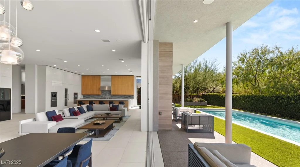 94 Hawk Ridge, Las Vegas, NV 89135