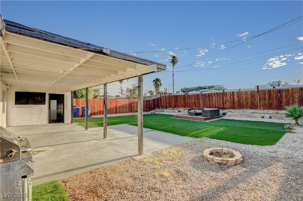 2725 Holmes, North Las Vegas, NV 89030
