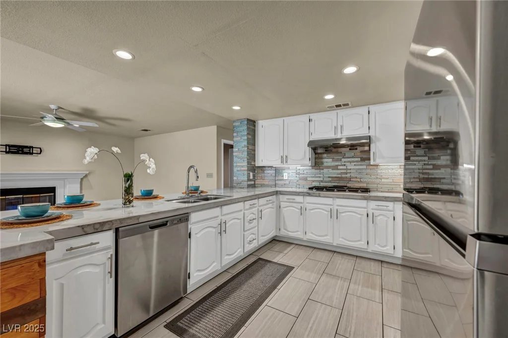 5449 Desert Spring Rd, Las Vegas, NV 89149