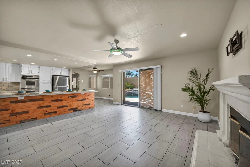 5449 Desert Spring Rd, Las Vegas, NV 89149