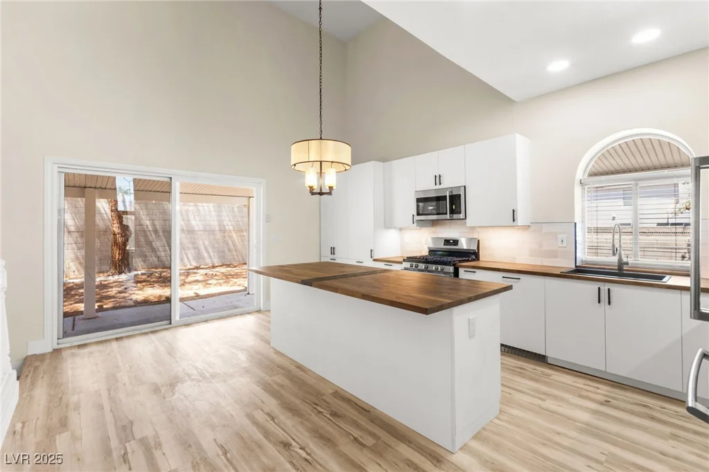 3593 Campbell, Las Vegas, NV 89129