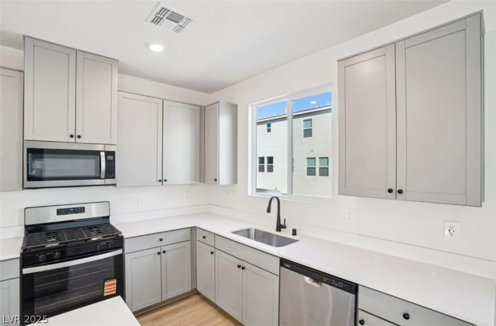 5864 Wisteria Walk, Las Vegas, NV 89148