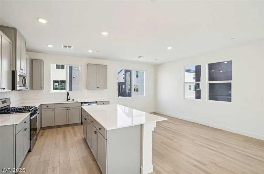 5864 Wisteria Walk, Las Vegas, NV 89148