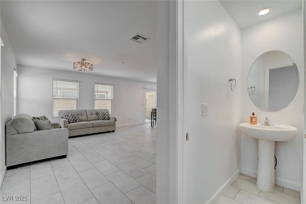 323 Bay Village, Henderson, NV 89011