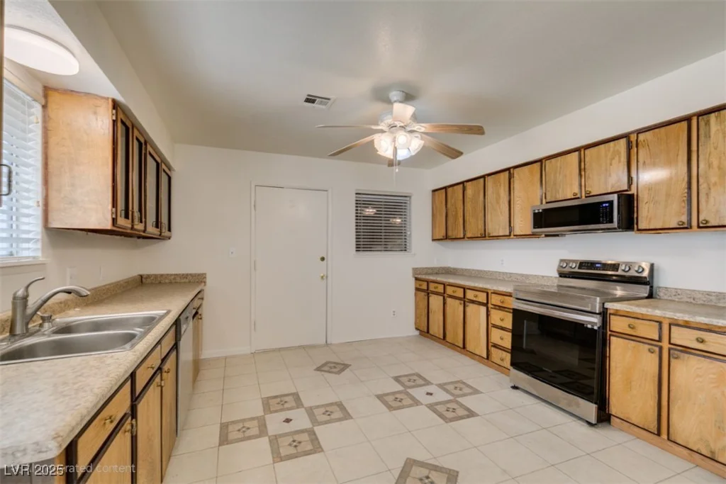 4792 Cincinnati, Las Vegas, NV 89104