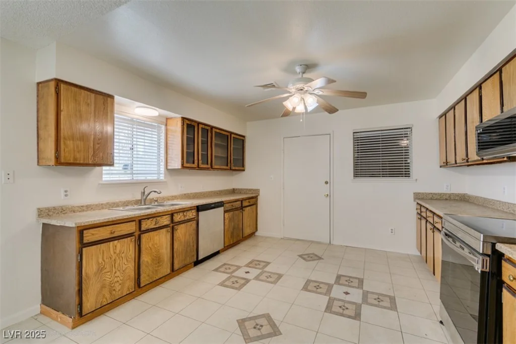 4792 Cincinnati, Las Vegas, NV 89104