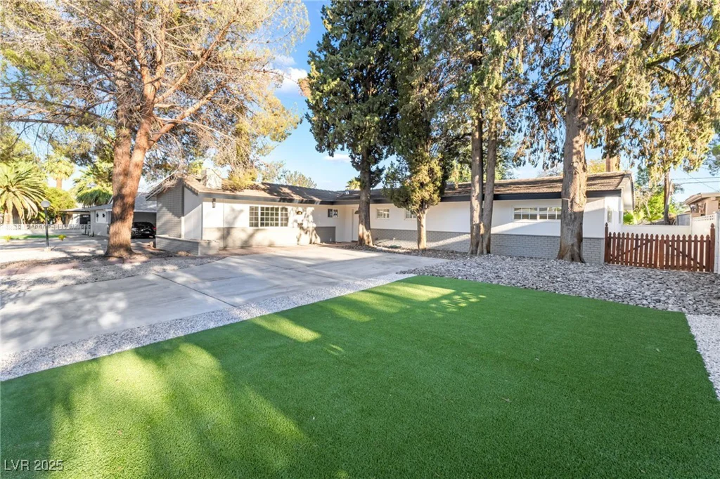 2701 Mason, Las Vegas, NV 89102