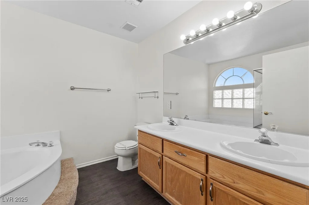 2035 Silver Whisper, Las Vegas, NV 89183