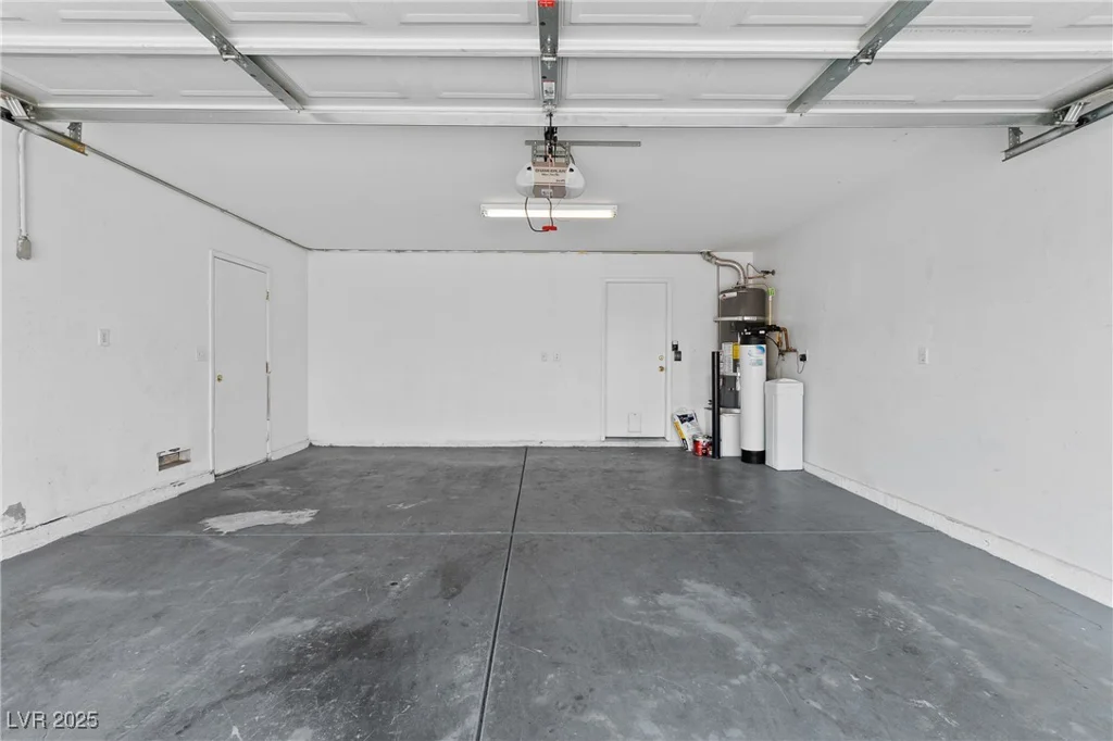 2035 Silver Whisper, Las Vegas, NV 89183