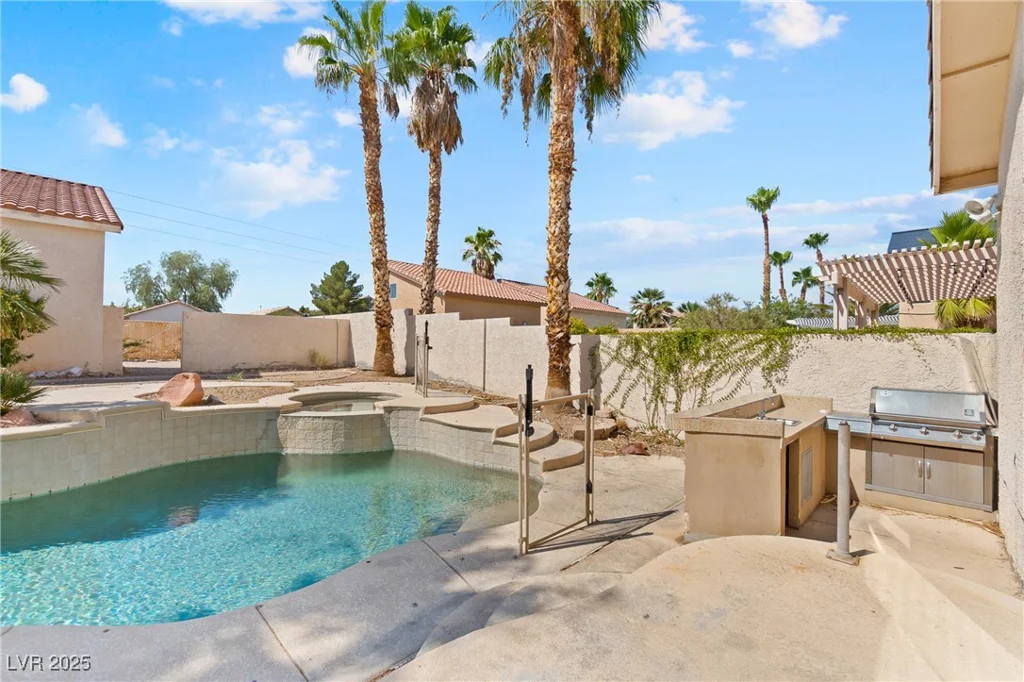 2035 Silver Whisper, Las Vegas, NV 89183