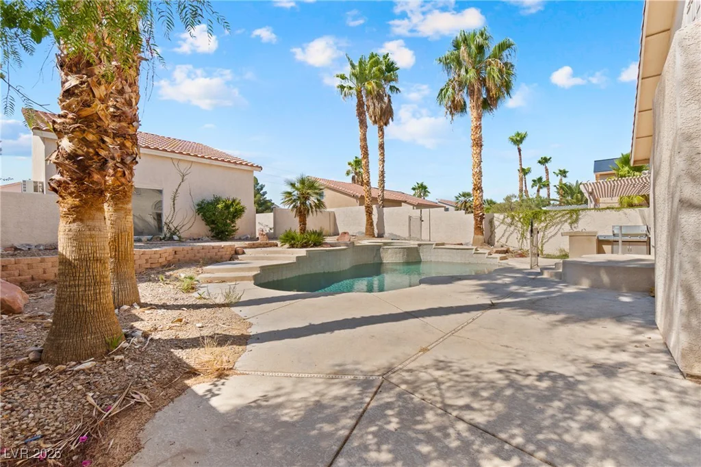 2035 Silver Whisper, Las Vegas, NV 89183