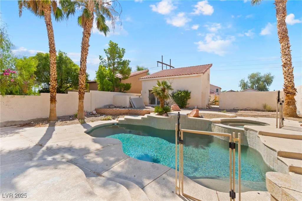 2035 Silver Whisper, Las Vegas, NV 89183