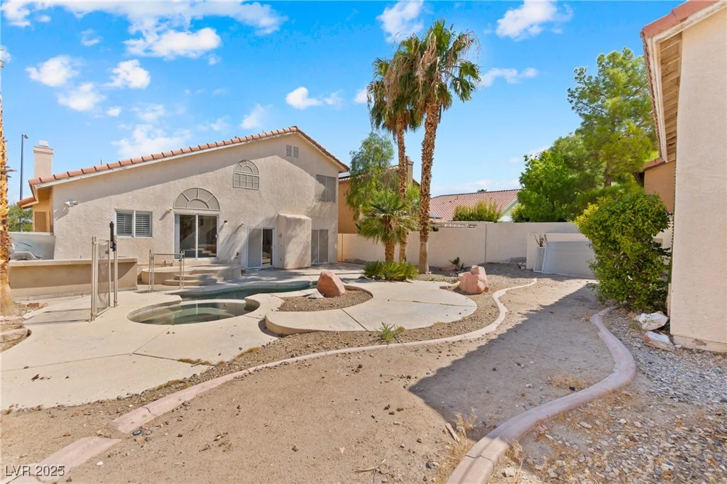 2035 Silver Whisper, Las Vegas, NV 89183