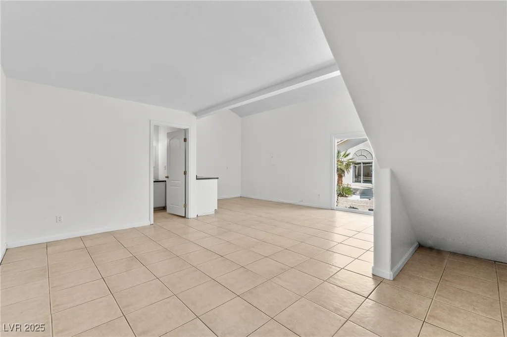 2035 Silver Whisper, Las Vegas, NV 89183
