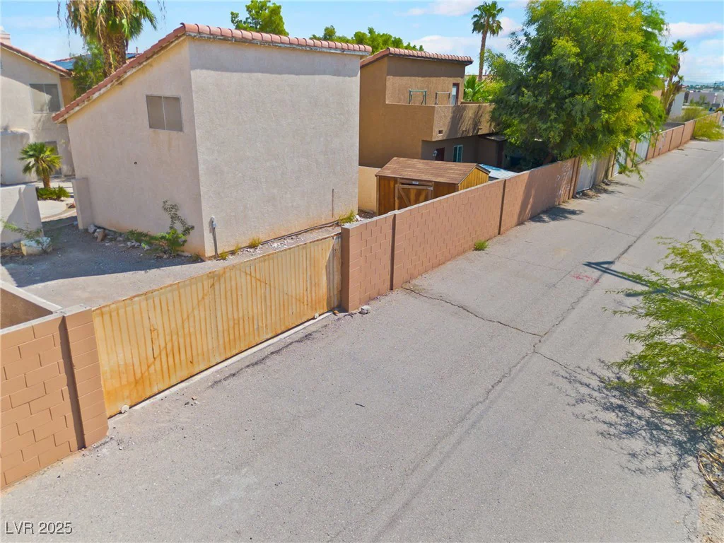 2035 Silver Whisper, Las Vegas, NV 89183