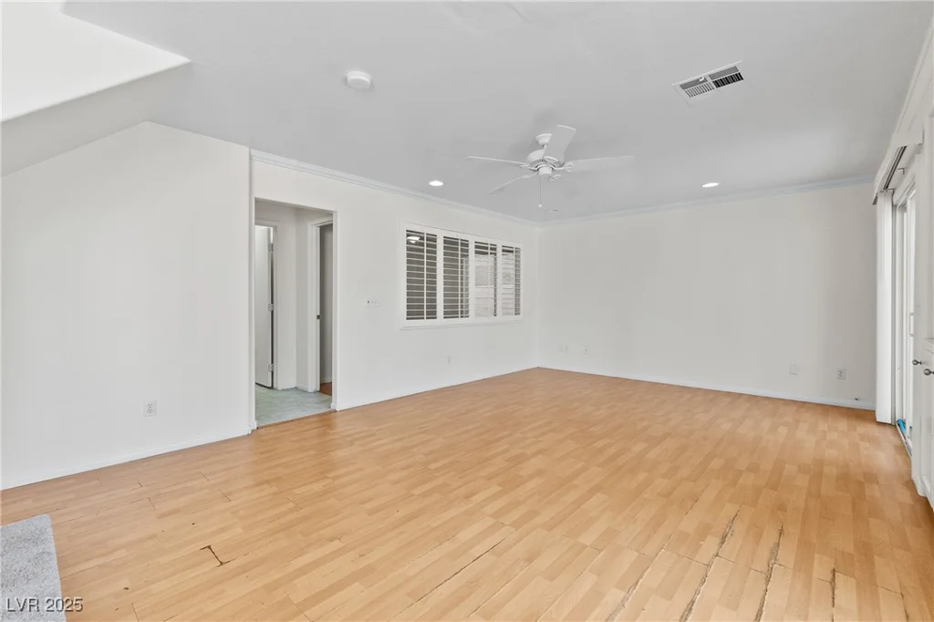 2035 Silver Whisper, Las Vegas, NV 89183