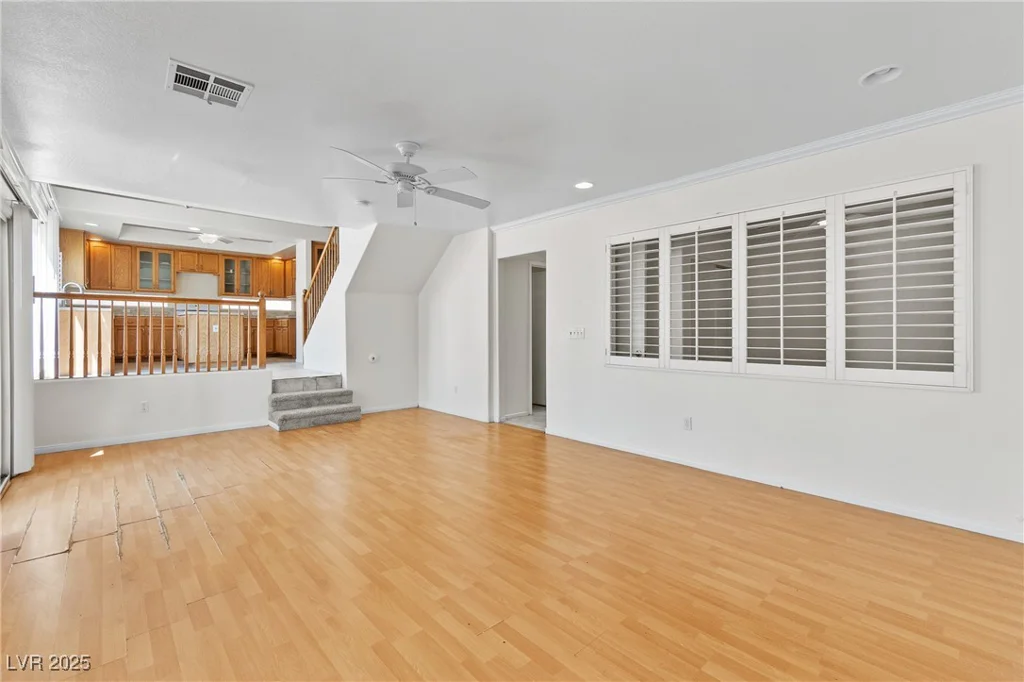 2035 Silver Whisper, Las Vegas, NV 89183