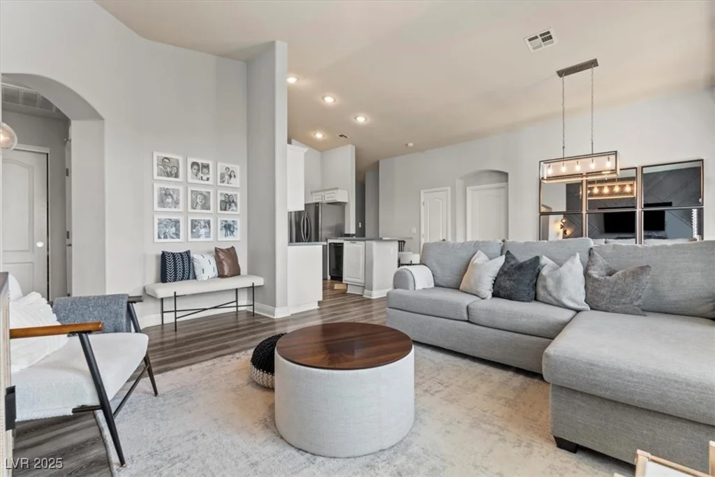 8735 Traveling Breeze, Las Vegas, NV 89178