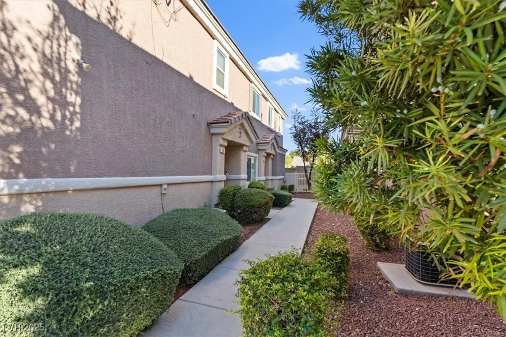 8735 Traveling Breeze, Las Vegas, NV 89178